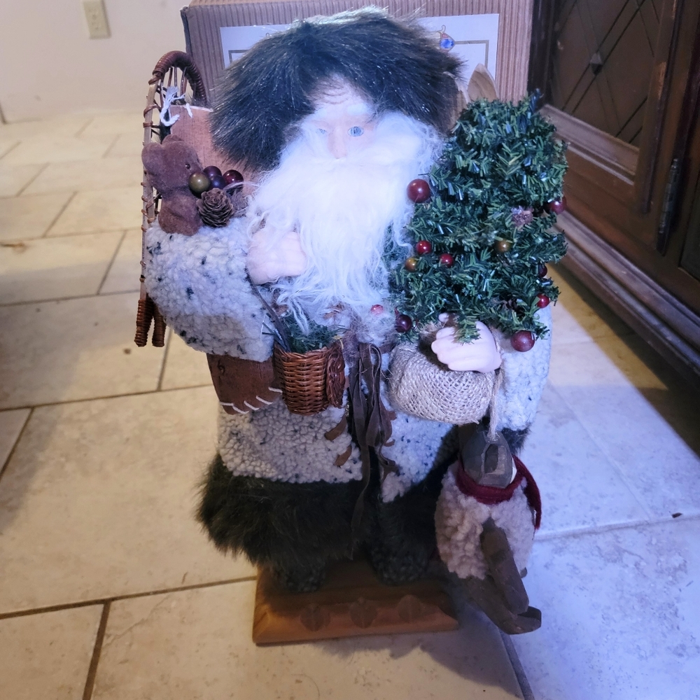 Grandeur Noel Collector's Edition 2001 Fabric Santa on Display Stand Up 16"